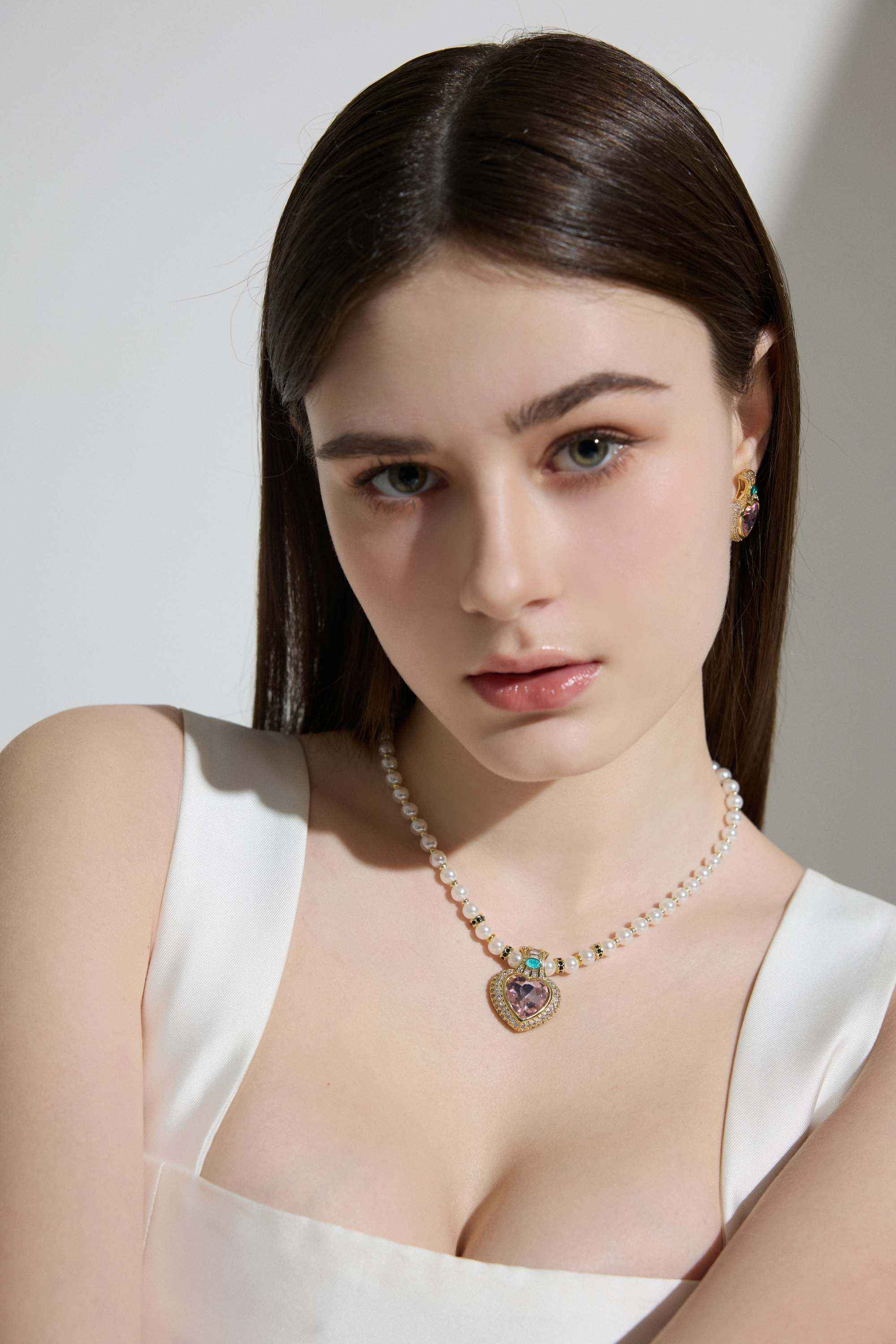 Pink Heart Pendant Pearl Beaded Collar Necklace