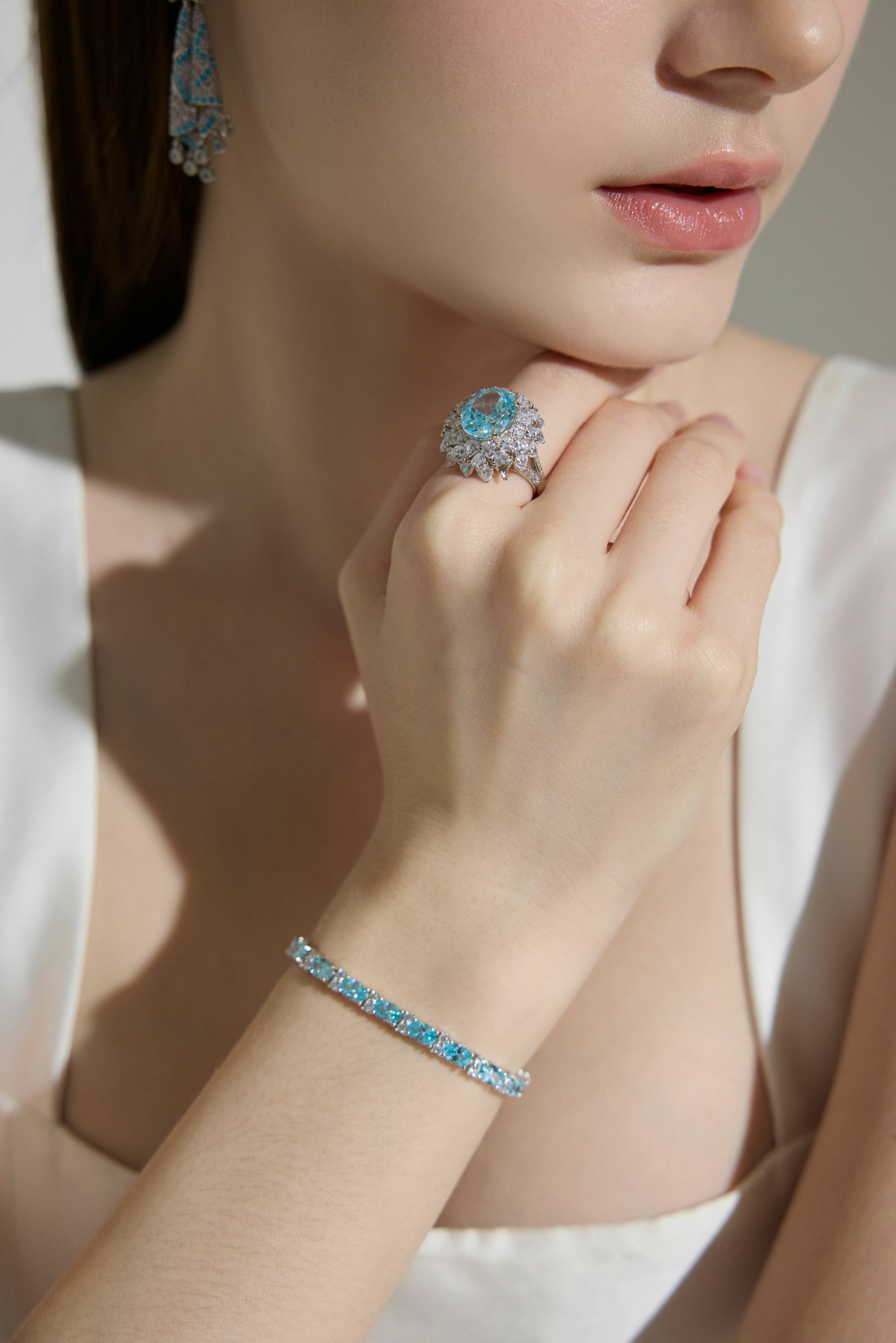 Luxury Oval Blue Halo Statement Ring