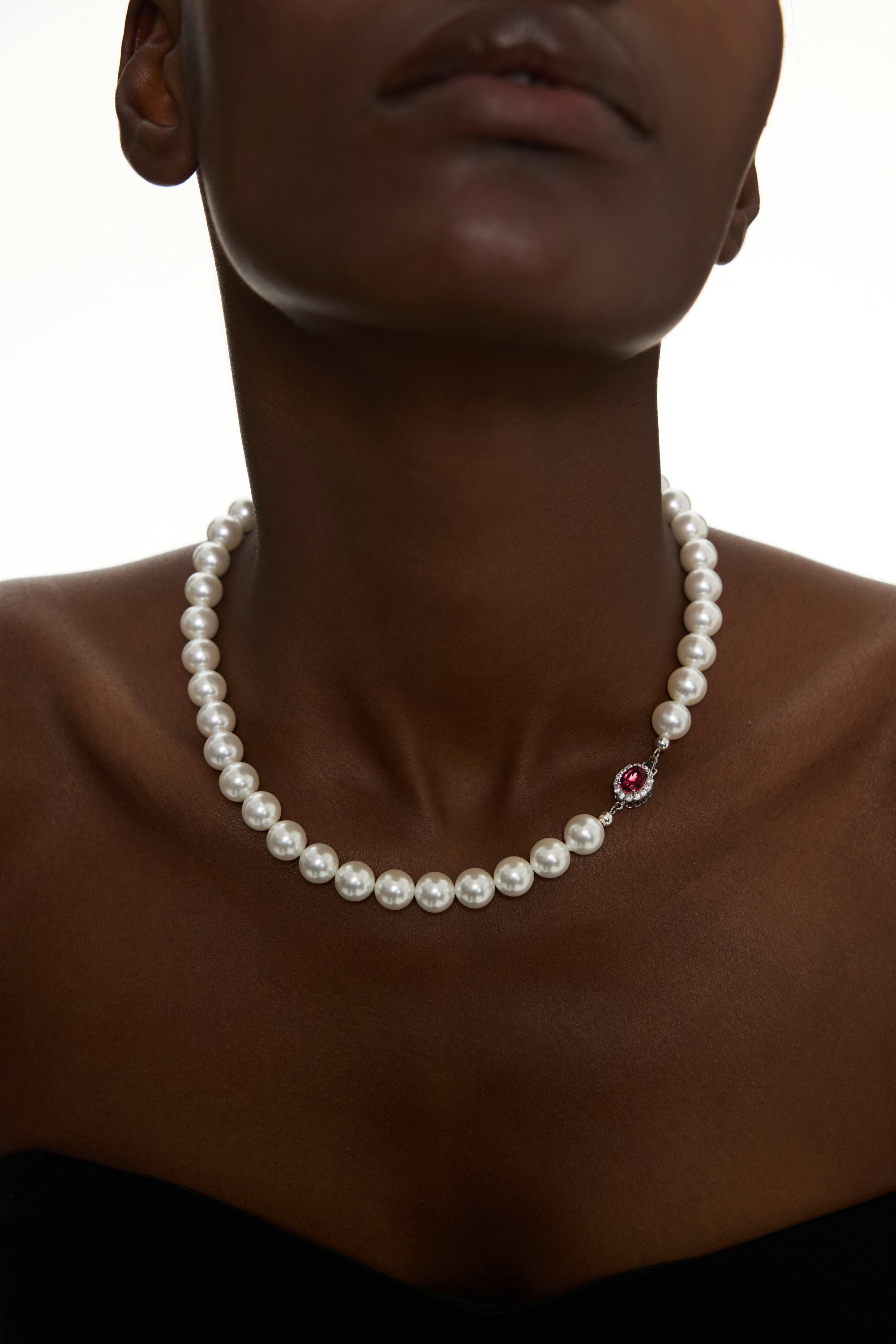 Vyranthia Pearl Necklace