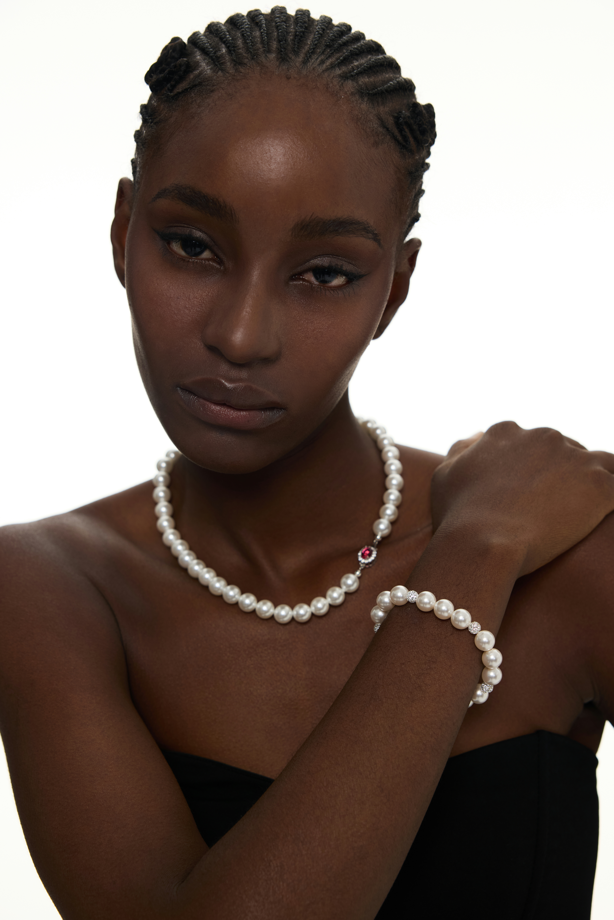 Vyranthia Pearl Necklace